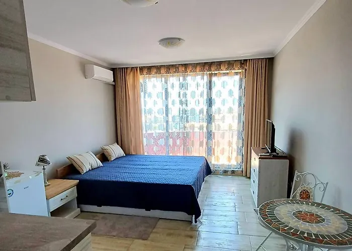 Admiral Plaza 35 -studio-sunny Апартамент *